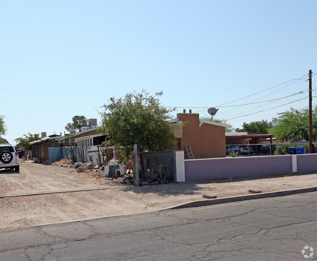 Building Photo - 2528 N Fontana Ave