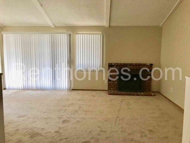 Building Photo - 600 Mariposa Cir