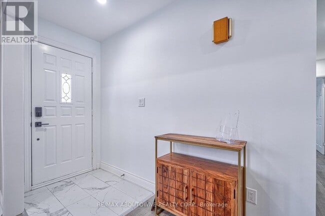 Photo du bâtiment - 428 Henderson Rd