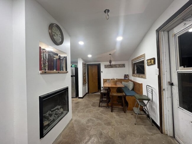 Building Photo - 609 14th St