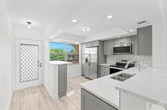 Building Photo - 2304 Lucaya Ln