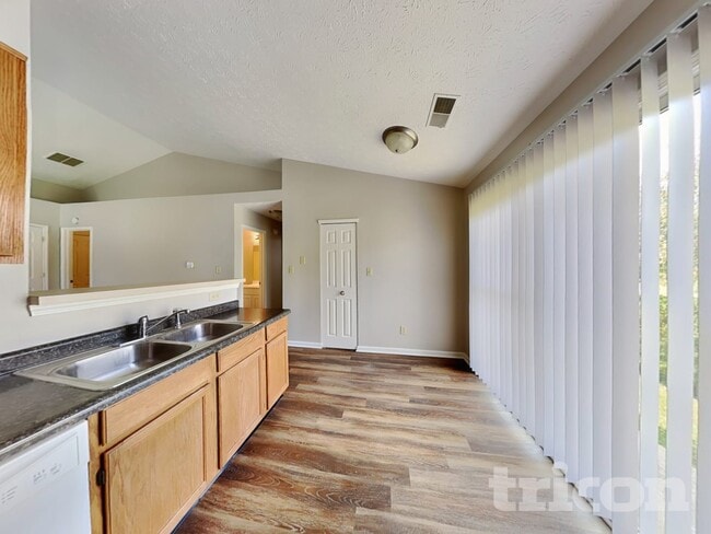 Foto del edificio - 5260 Pin Oak Dr