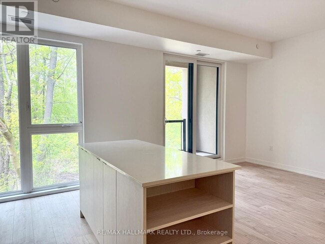 Building Photo - 172-172 Clonmore Dr