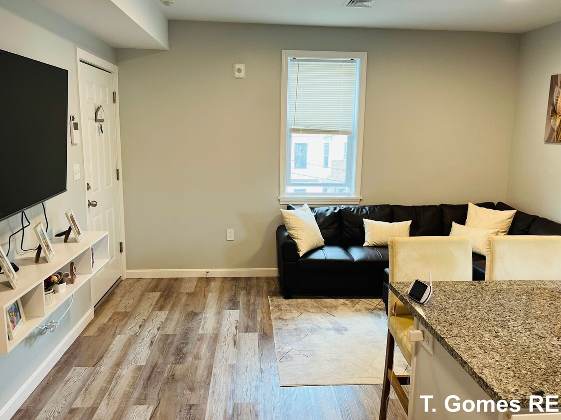 14 Macon Ave Unit 201, Haverhill, MA 01830 Condo for Rent in Haverhill, MA