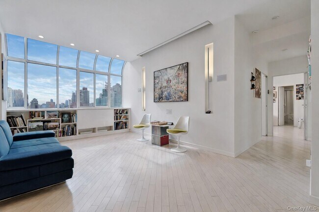 Building Photo - 310 E 46th St