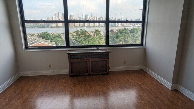 Foto del edificio - 7002 Kennedy Blvd E