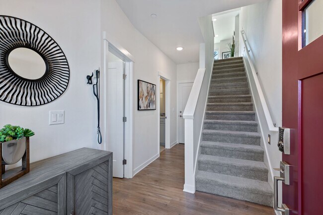 Building Photo - 3 bedroom | 3.5 Bathrooms | 1484sf