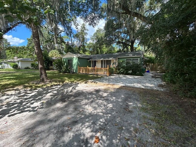 Building Photo - Adorable Oak Park 2/1 With Garden Oasis