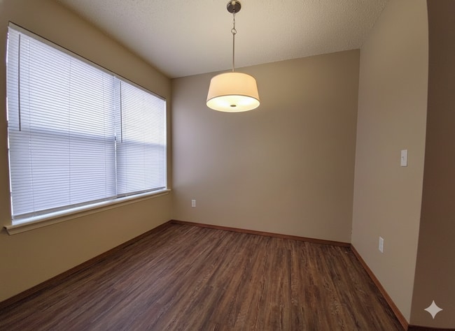 Building Photo - 1646 N Dawn Dr