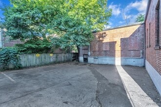 Building Photo - 522 Franklin St