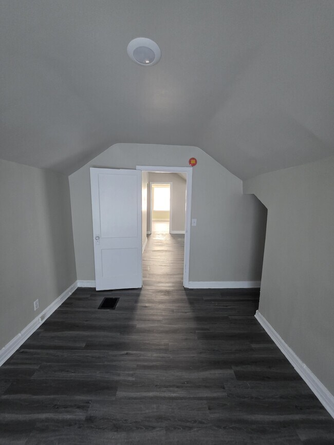 Foto del edificio - 15448 Log Cabin St