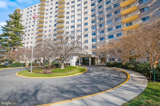 Foto del edificio - 1121 University Blvd W