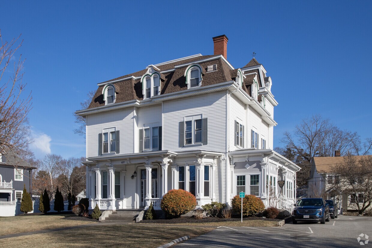 Primary Photo - 627 Main St