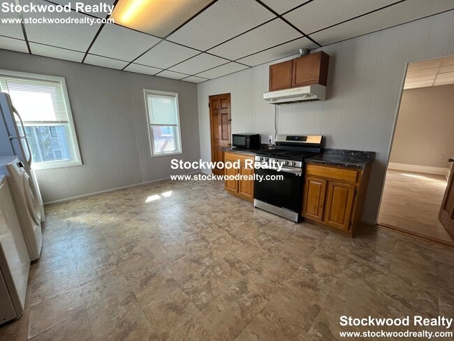 Building Photo - 14 Washburn St