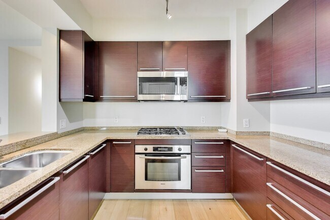 Building Photo - Luxury High-Rise Living | Stunning Bay Bri...