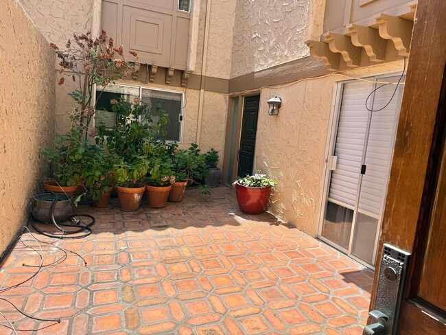 Building Photo - LOS GATOS RINCONADA HILLS - Beautifully lo...