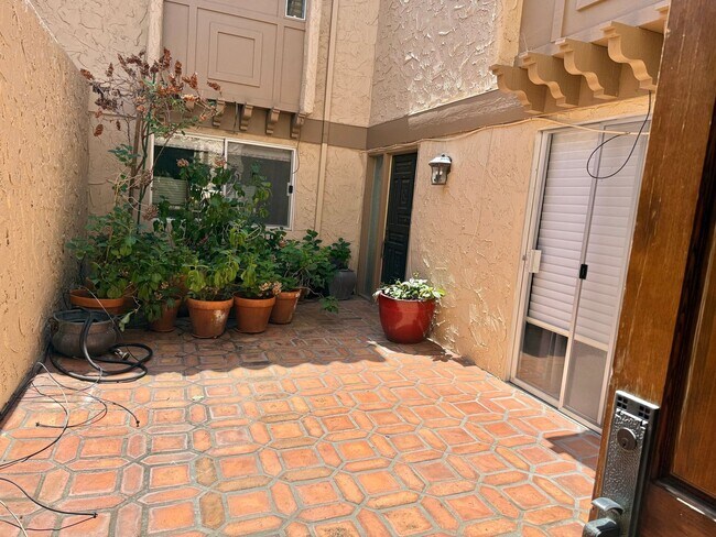 Foto del edificio - LOS GATOS RINCONADA HILLS - Beautifully lo...