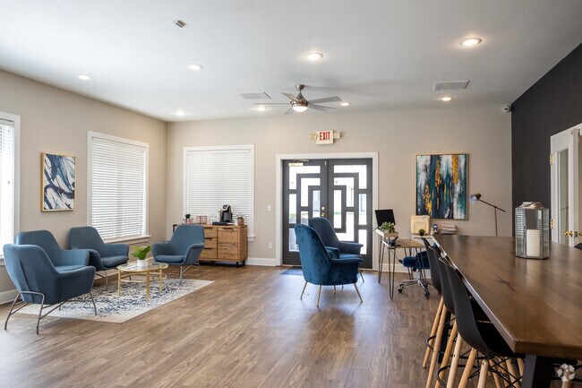 Interior Photo - View@98