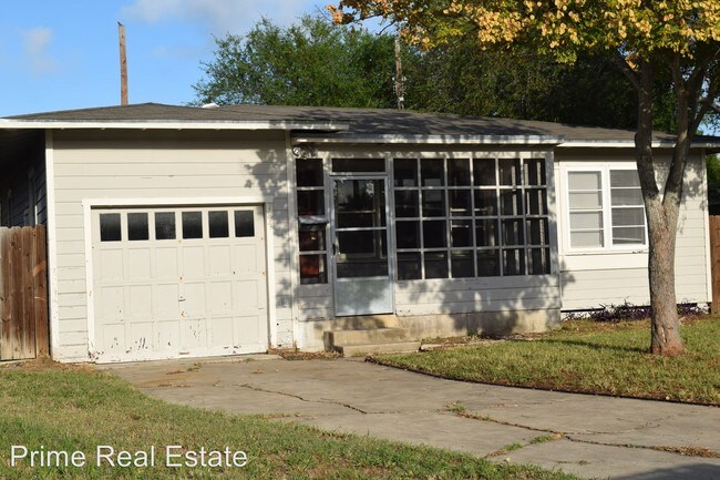 Building Photo - 734 Woodson Cir