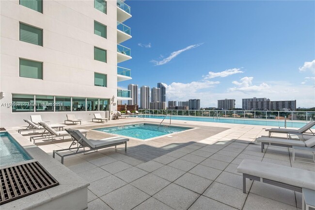 Foto del edificio - 400 Sunny Isles Blvd