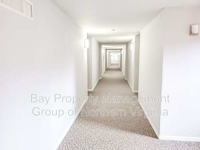 Foto del edificio - 3311 Wyndham Cir