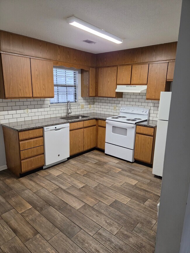 Building Photo - 122 Tallulah Trail