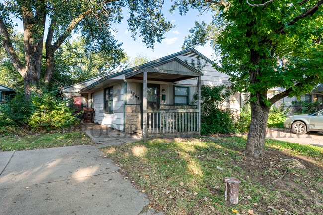 Foto del edificio - 1763 N Woodrow Ct