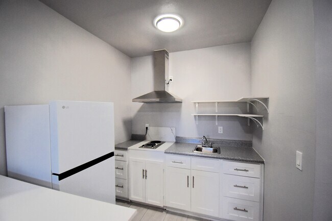 Building Photo - 15412 Kinzie St