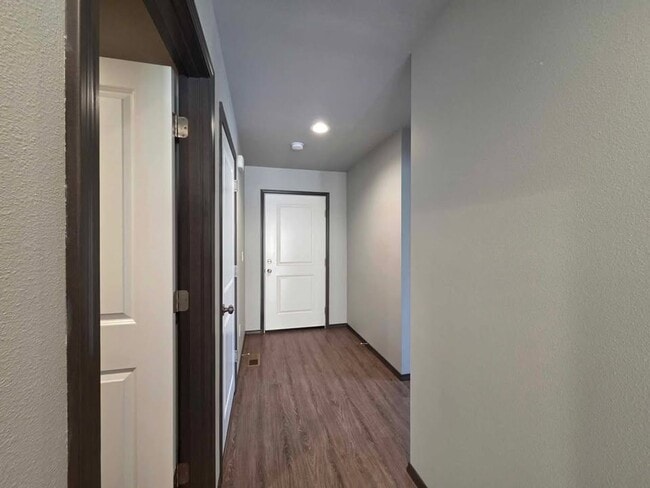 Building Photo - Gorgeous 3 bedroom 2 bath HOUSE in coveted...