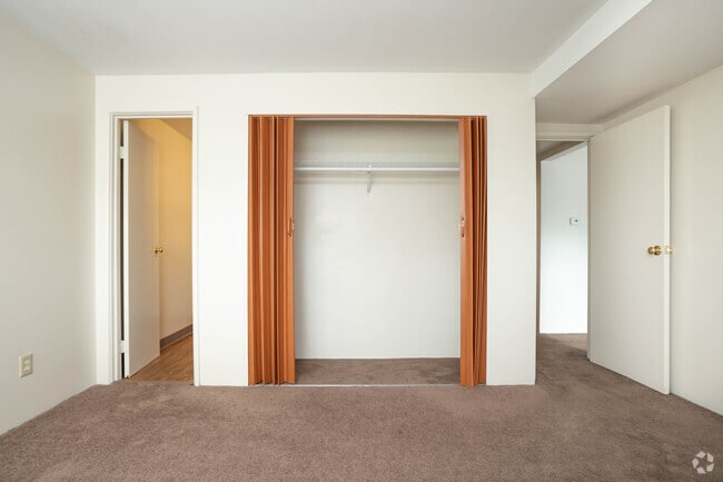 Photo - Greenwich Manor Apartments