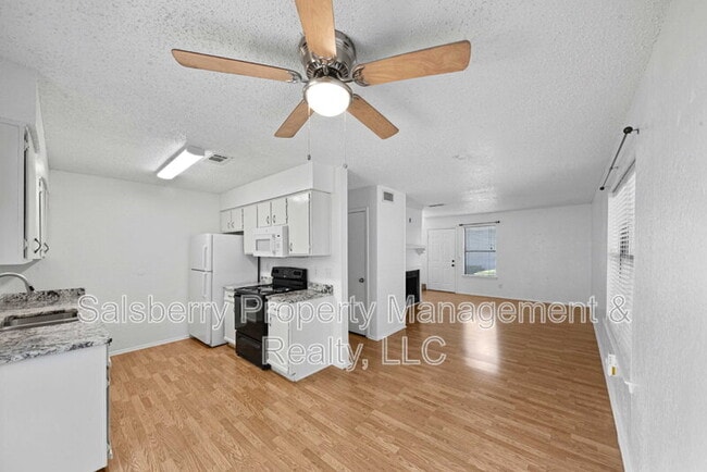 Building Photo - 634 Ridgeline Dr
