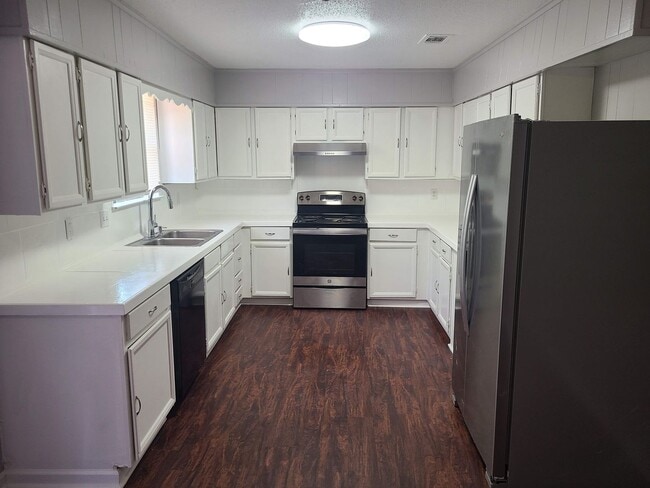 Building Photo - QUESTIONS PLEASE CONTACT LANCE GARNER 501-912-6020