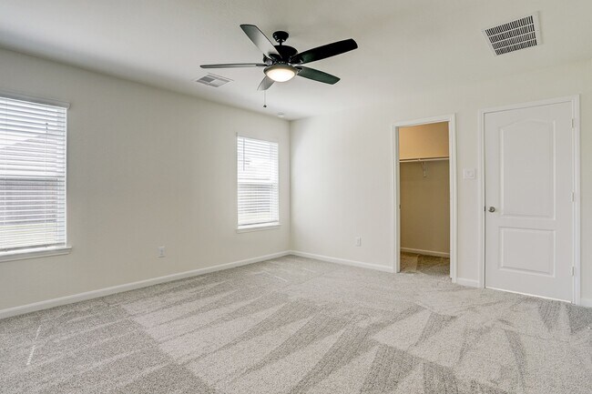 Foto del edificio - 28419 Aubrey Orchard Ln