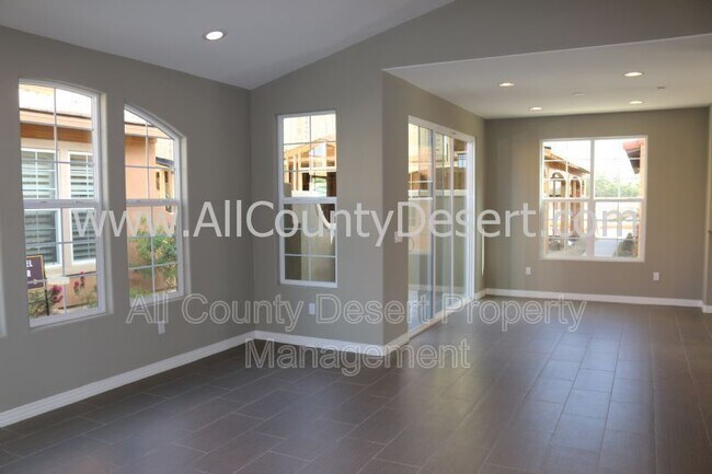 Foto del edificio - 52294 Rosewood Ln