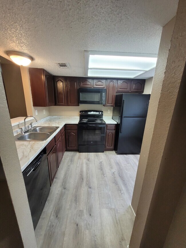Foto del edificio - 2 story, 2 bed 2.5 bath townhome at Sagewo...