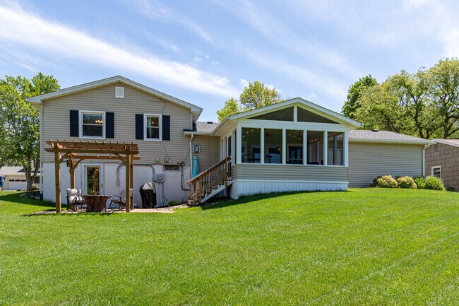 Building Photo - 2520 Olympia Dr