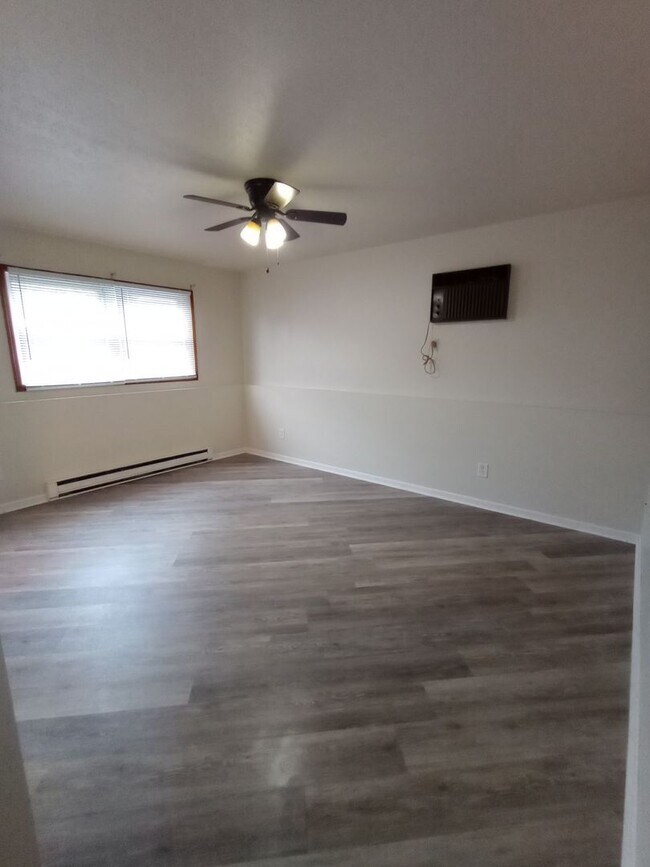 Building Photo - 6012 Boxwood Dr