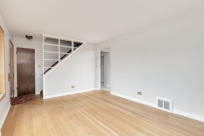 Building Photo - 595 S Cedar Ave