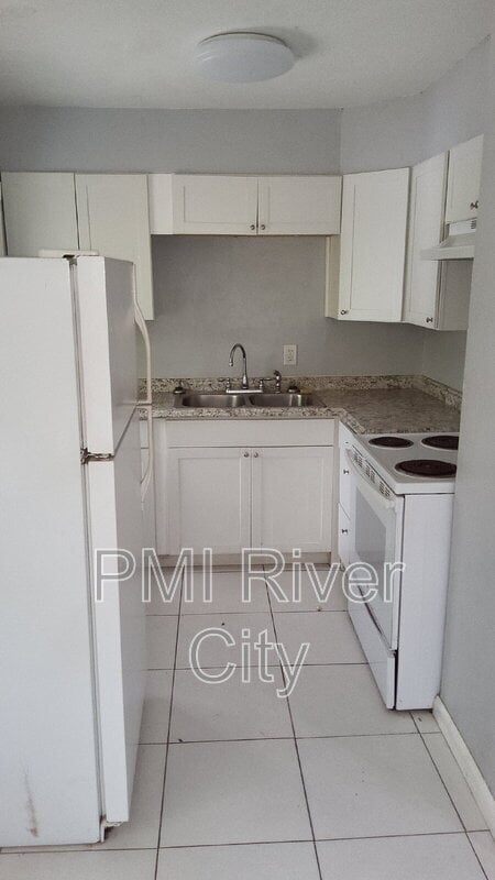 Building Photo - 2057 Brackland St