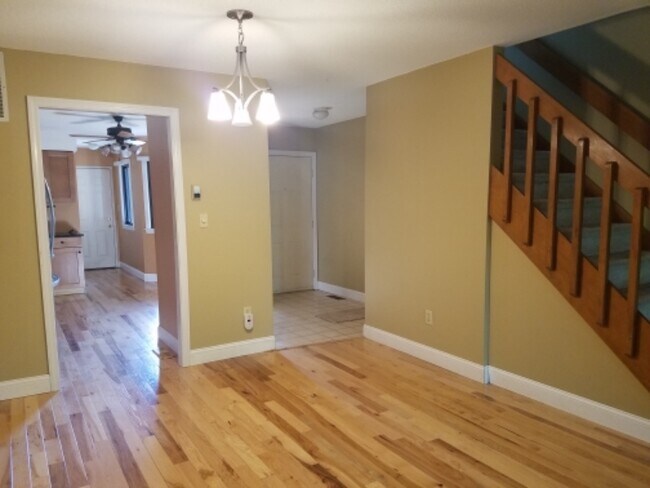 Building Photo - 1608 Mill Pond Dr