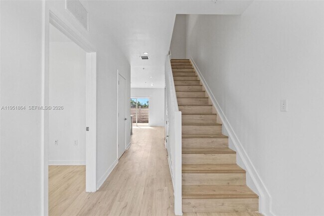 Foto del edificio - 170 NW 158th St