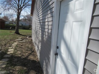 Building Photo - 9295 Dorothy Dr