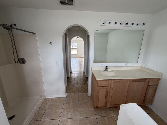 Foto del edificio - 565 Eagle Ct