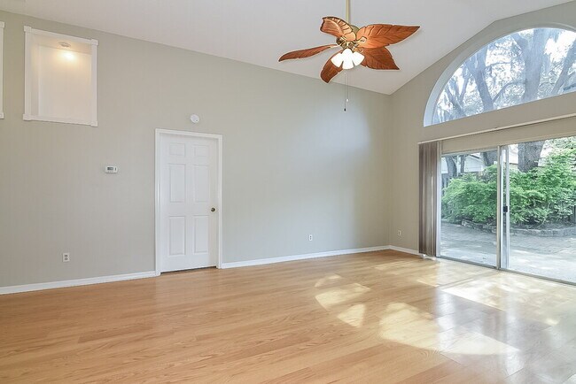 Building Photo - 4007 Fontana Pl