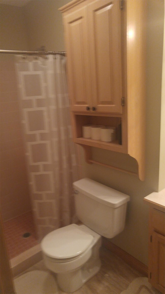 Building Photo - 291 Shoreview Est