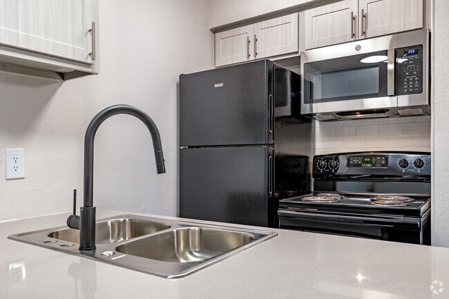 2BR, 2BA - 800SF (B1R-BAX) - Kitchen - The Baxter