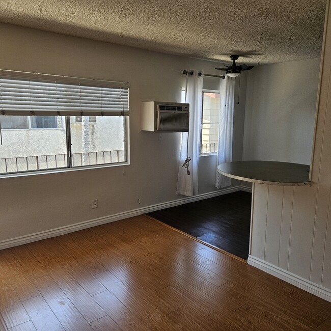 Breakfast Nook - 8809 Etiwanda Ave
