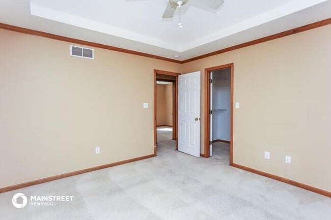 Building Photo - 1713 NE Stonewood Dr