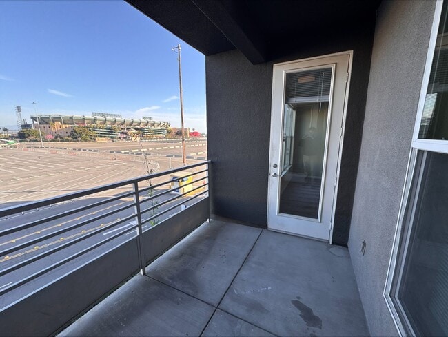 Interior Photo - Stadium House Apartments