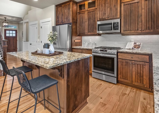 Building Photo - Stylish Beaverton Home with Built-ins, Open Layout & Private Backyard